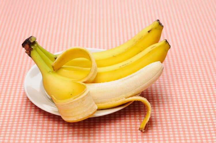 太疯狂了（吃香蕉会便秘是怎么回事）香蕉吃了会不会便秘?，冷知识：香蕉吃错了可能会便秘！真正的“通便高手”是这3种水果，武侠古典综合，