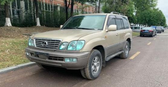 14万元买到23万公里的凌志LX470，前机盖下的V8发动机正值壮年