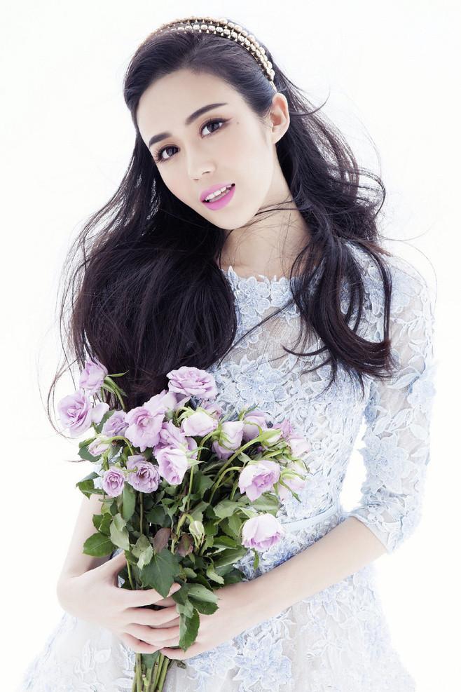 女演员汤晶媚妩媚迷人楚楚动人