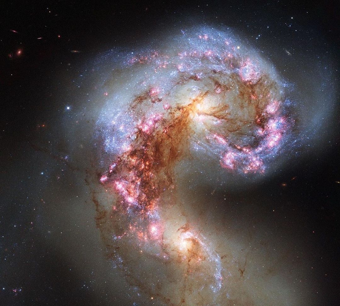 壮丽宇宙中的科德韦尔深空天体表,来自哈勃太空望远镜的观测