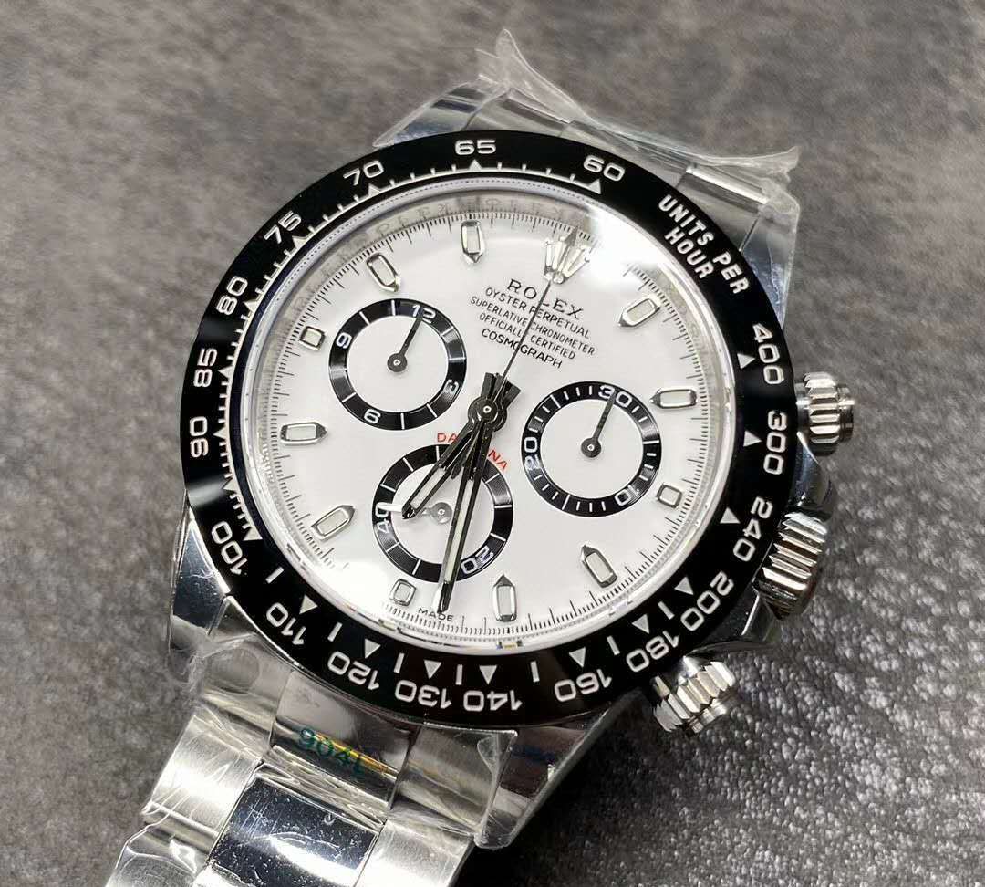 定制款劳力士熊猫迪通拿腕表,黑白两色简单素净又大气