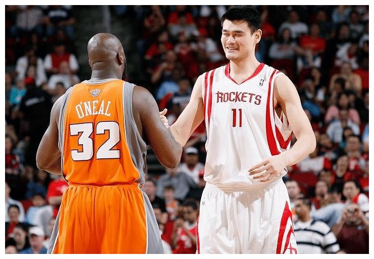 奥尼尔生涯最高61分28篮板15盖帽那姚明和穆托姆博呢