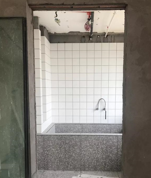 她一个人精心设计新房,客厅真漂亮,用砖砌的浴缸第一次见,晒晒