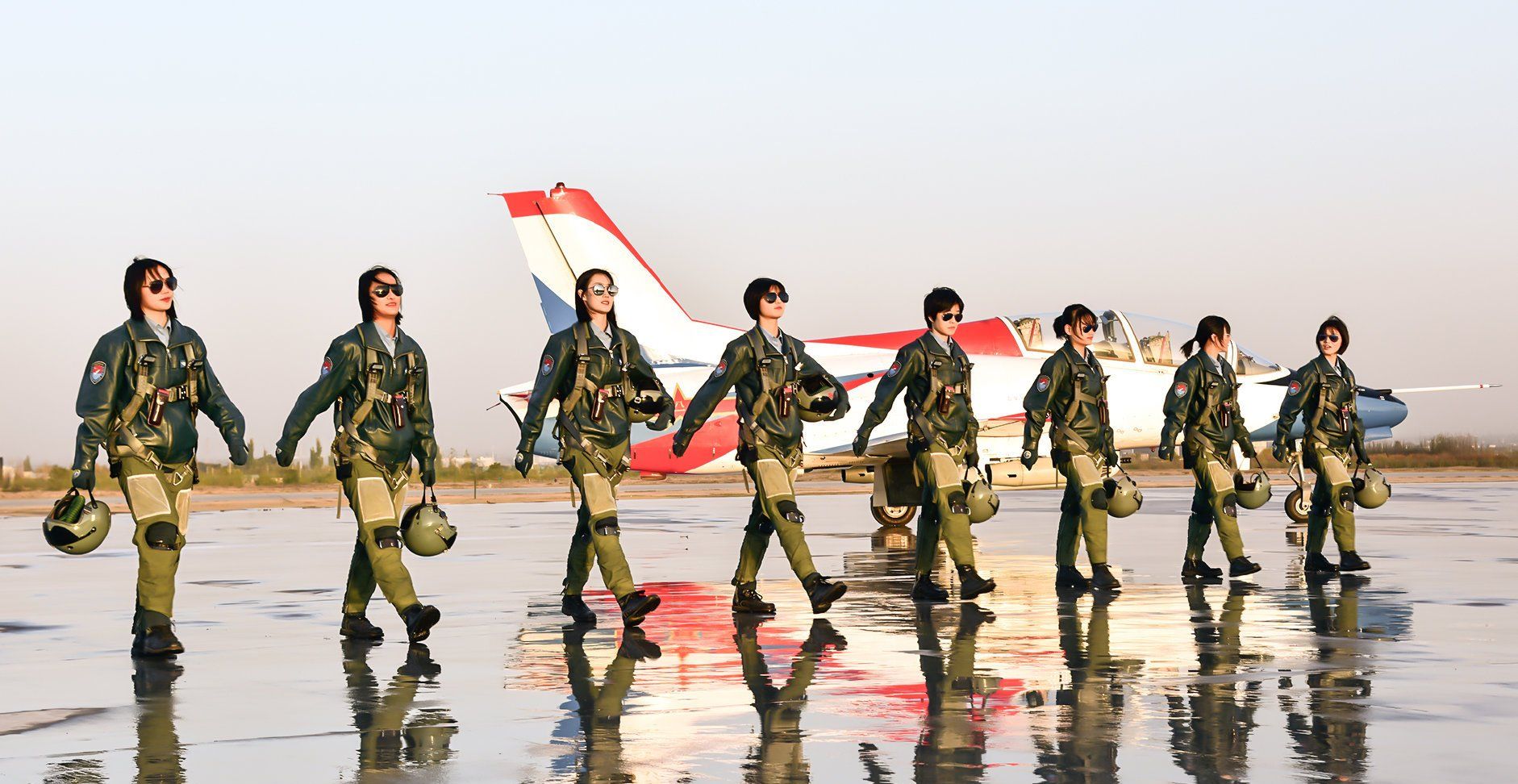 中国空军第11批战斗机女飞行员__财经头条