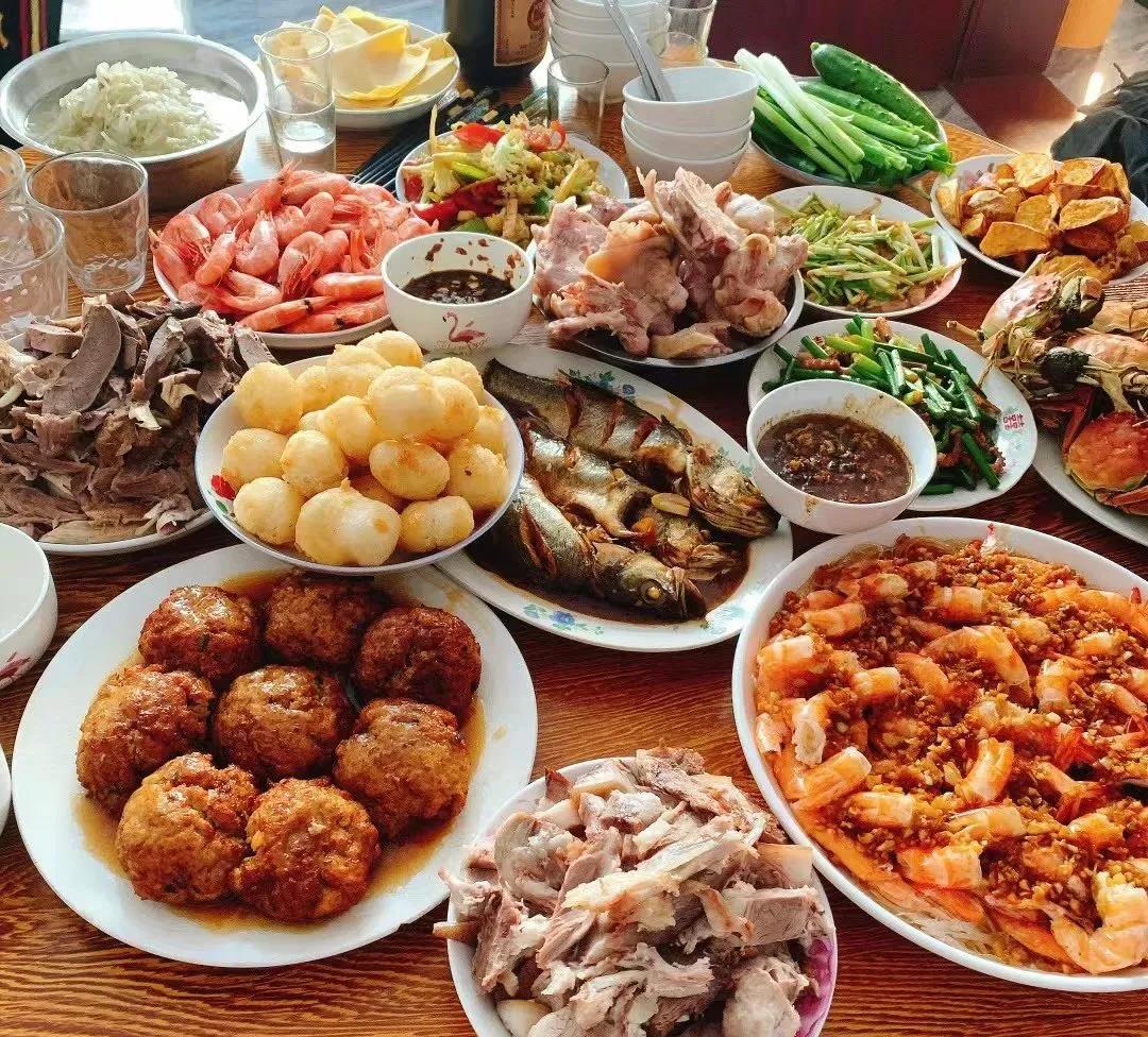 春天网友带女朋友回家晒家宴家家丰盛又美味最后一桌最豪华