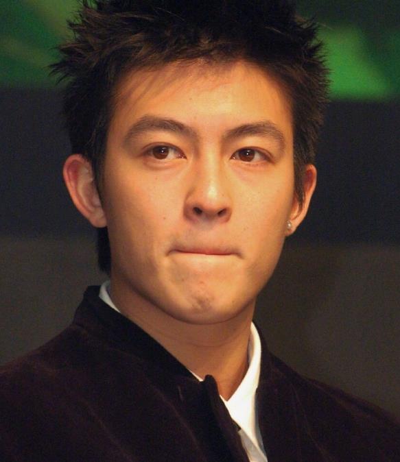 陈冠希年轻旧照公开,酷痞形象热刷屏,不愧是阿娇"最帅前男友"