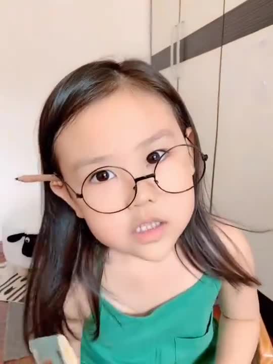 看看你们可爱的涵宝儿是怎么反省的