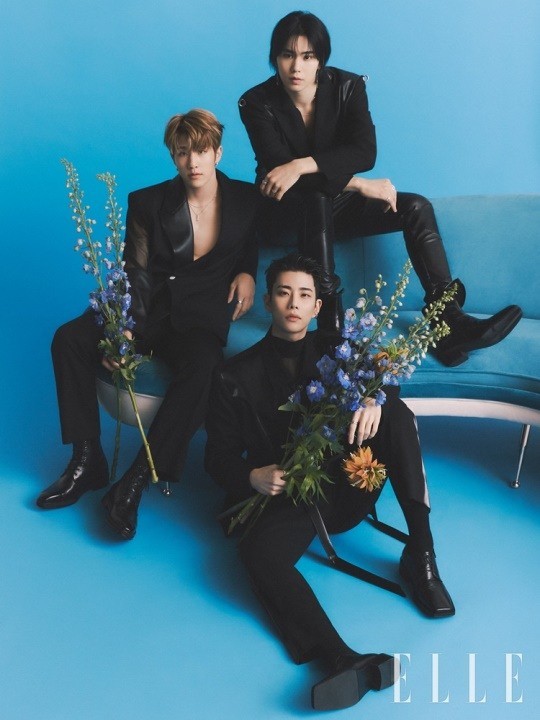 韩国男团astro最新杂志写真曝光车银优侧颜帅气