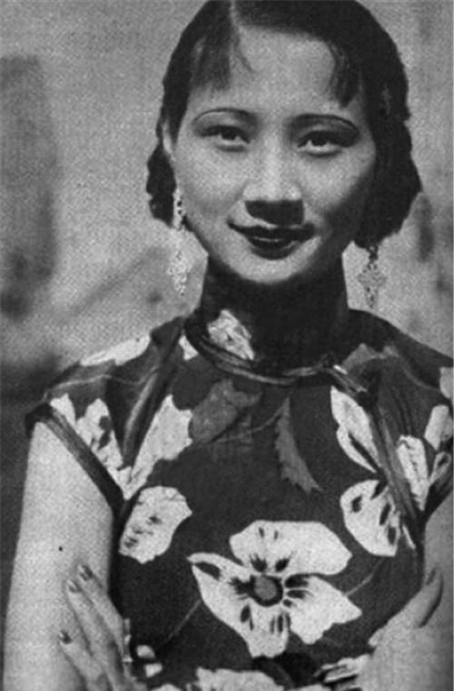 张素贞能言善辩,做事果断有魄力,信服力高,大龙的兄弟都愿意跟随她,再