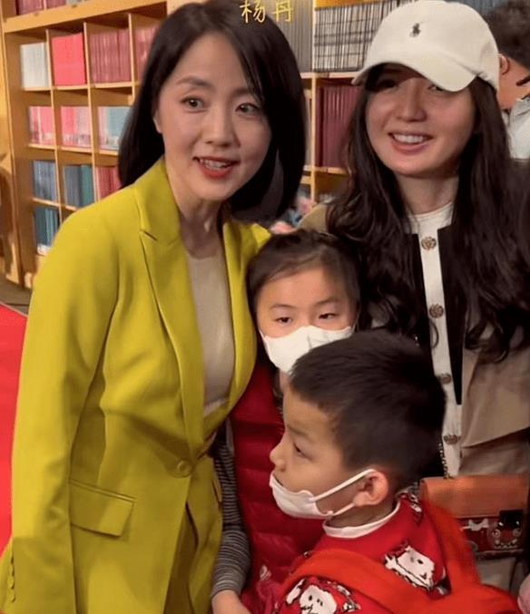 杨丹是央视知名主播,一直以精湛的演技和优雅的气质深受观众喜爱.