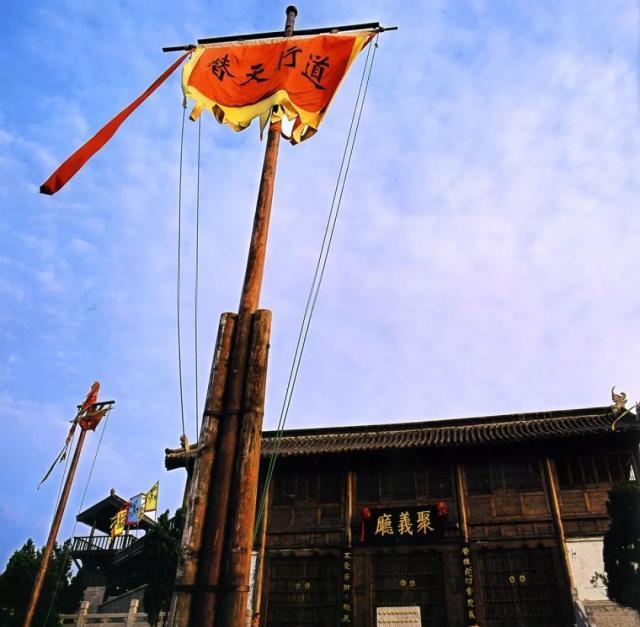 山东梁山水浒传发祥地曾经的贫困山区现在家家户户是老板