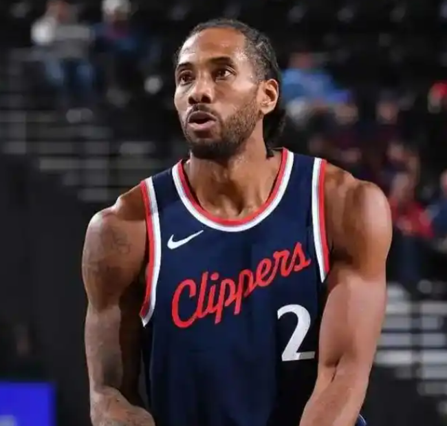 为何科怀·伦纳德被誉为当代乔丹？攻防一体的统治力与时代宿命能否划上等号？