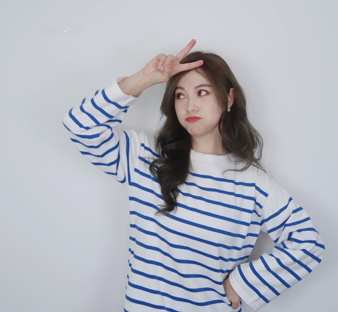 足球主持人刘畅晒出自己的照片,一组清新风格的拍照