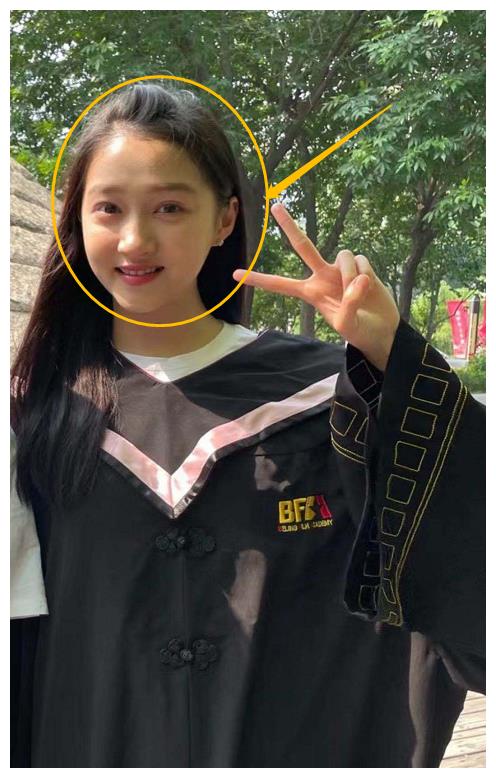 王俊凯什么时候考上北电的 王俊凯为什么和关晓彤一起大学毕业了