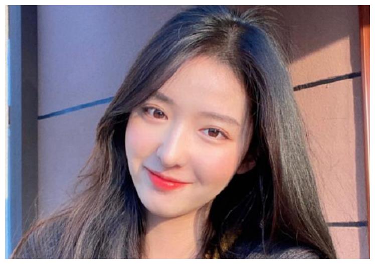 "篮球女孩"仲秋秋走红网络,确实很迷人|走红|篮球|仲秋秋_新浪新闻