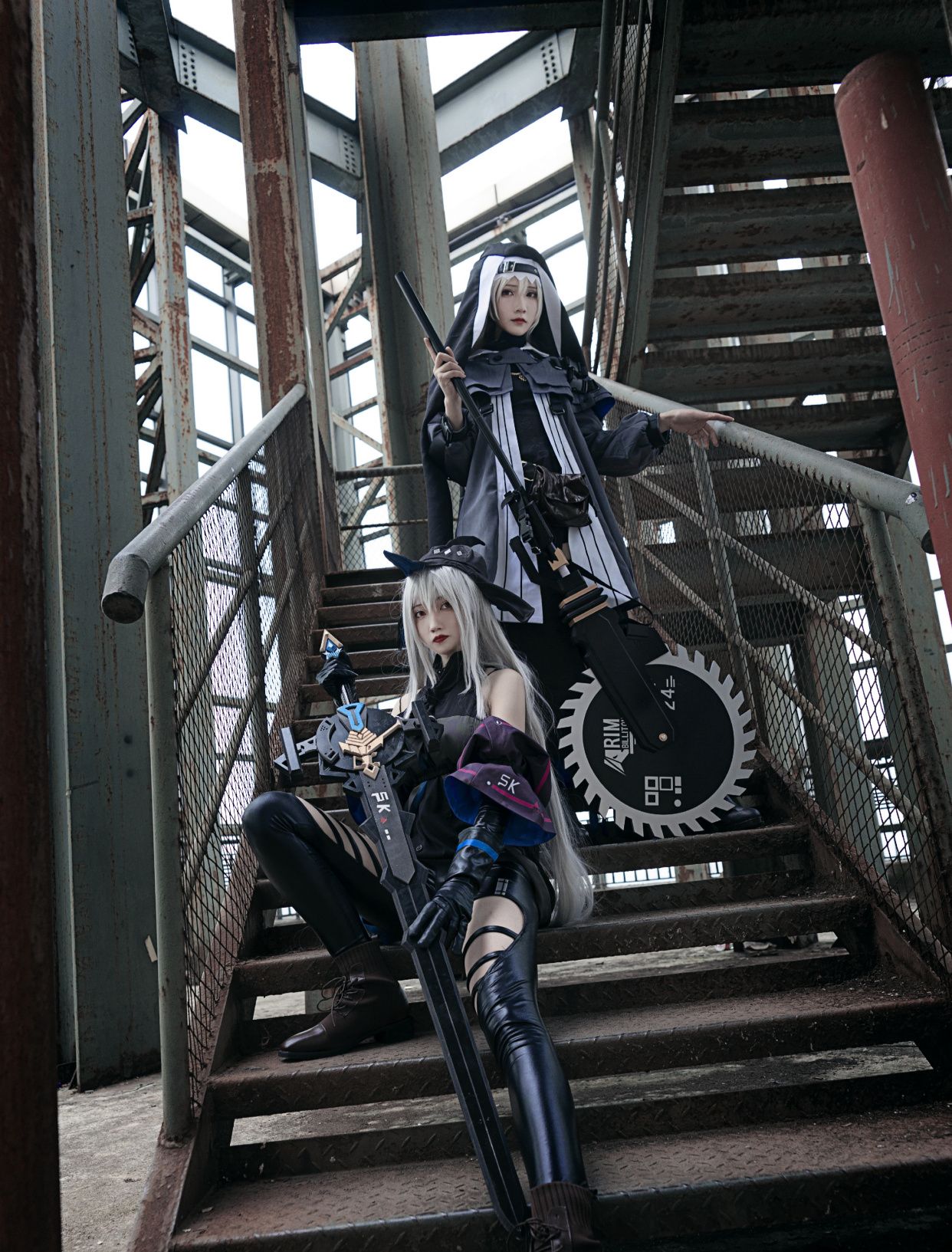 cosplay:《明日方舟》斯卡蒂与幽灵鲨,两位coser好漂亮,我全都