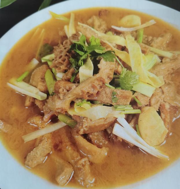 红烧牛肚口感软烂汤汁金黄味道香浓