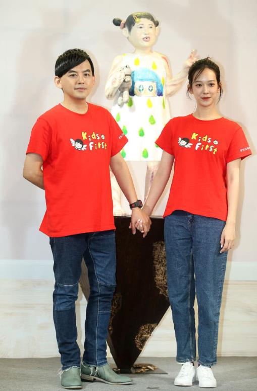 老婆孟耿如晒b超照,宝宝性别暂时不清楚,49岁黄子佼升级当爸|黄子佼