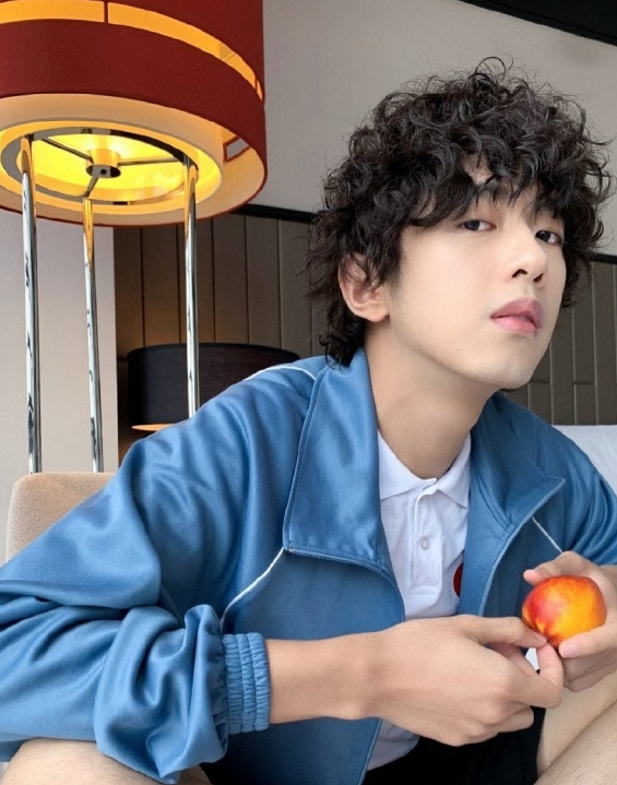 你见过梁靖康卷发的样子吗小奶狗变叛逆少年不料更招人喜欢