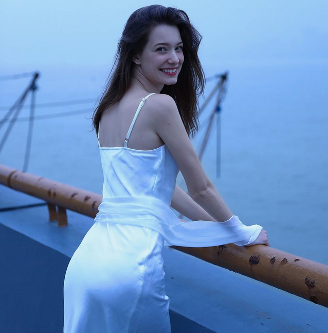 颜值逆天的四国混血美女被期待进军娱乐圈