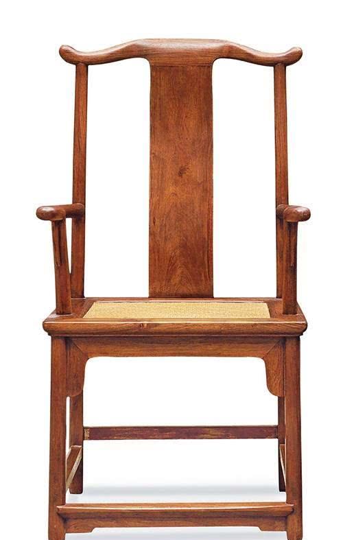 在中国传统家具的椅子中,官帽椅的设计算最为夸张舒展,而且体形也最为