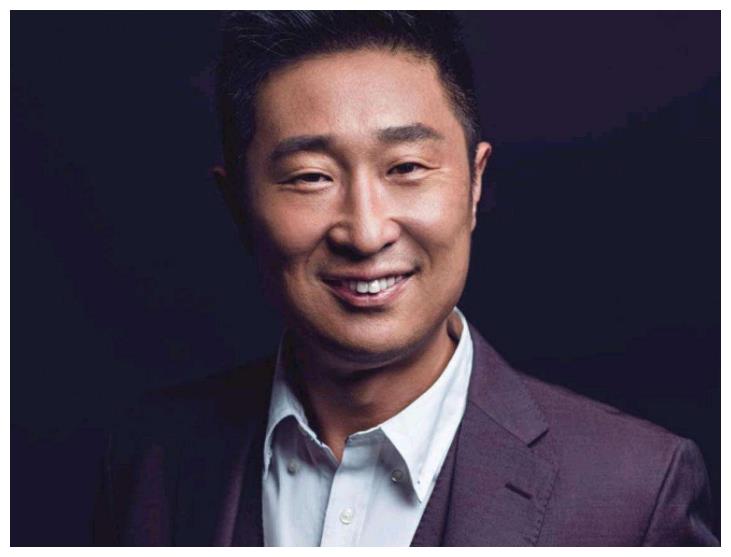 全国的观众都认识了这个小眼睛的男演员