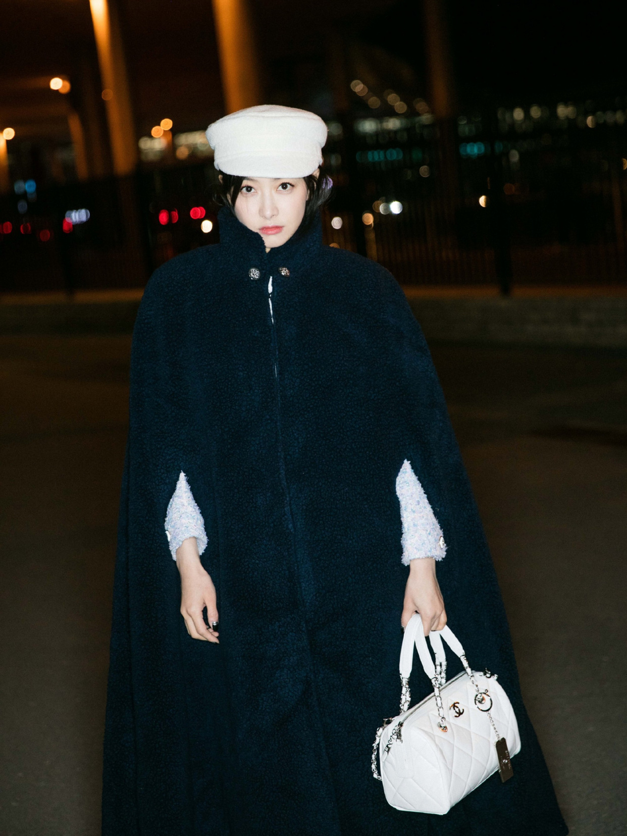 iu和宋茜身高差6cm同是斗篷造型一个甜美一个帅气