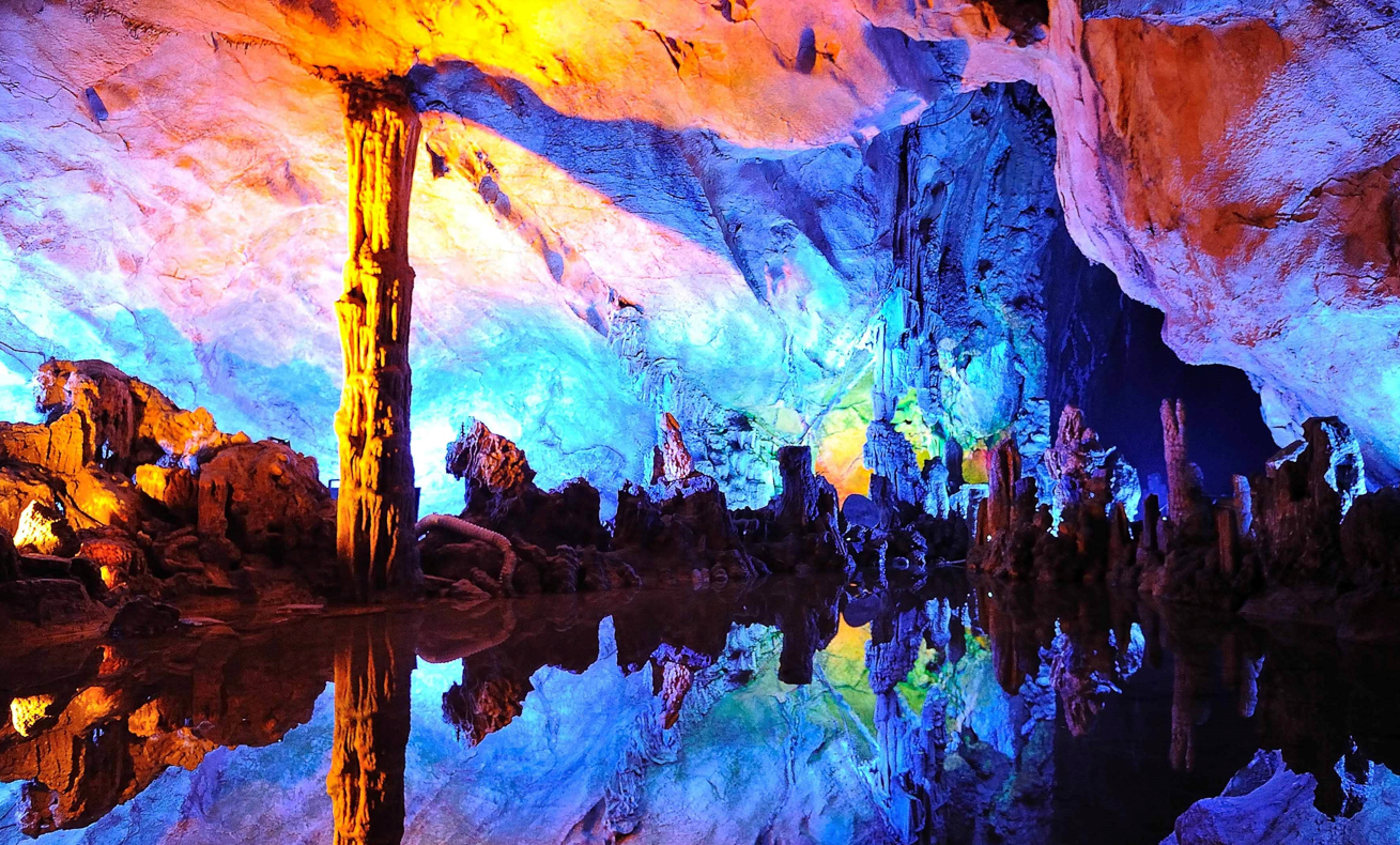 探访芦笛岩,曲折幽深,山水相依,景色秀美|芦笛岩|山水|水晶宫_新浪