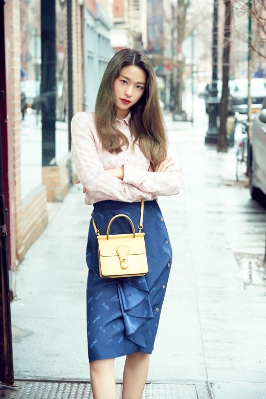AOA金雪炫奢侈品品牌写真公开 变身为春天女神