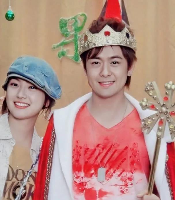 因为那占有欲,她一次又一次地伤害天骐和天骏,她可以说很懂"把握",很