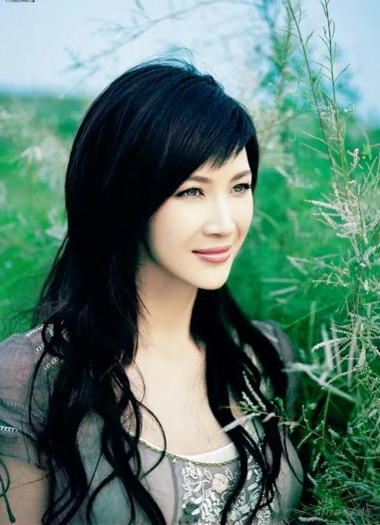 童蕾温婉大方