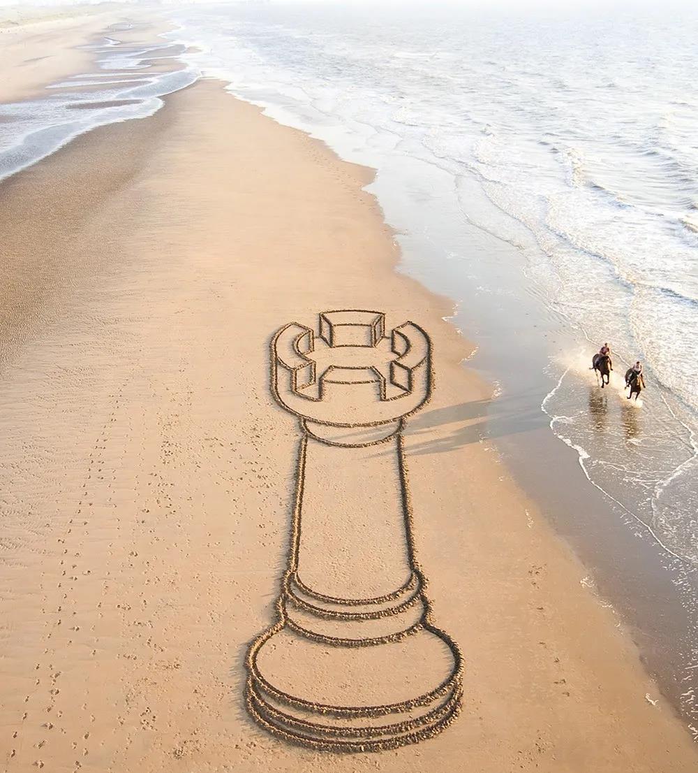 堆沙子堆到艺术界顶流也就他了