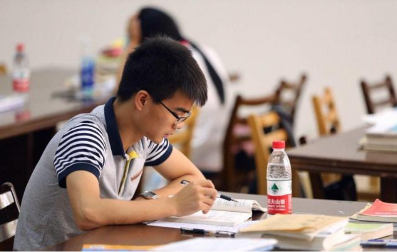 为什么要保研，保研和考研哪个更有优势，保研知识流程性讲解休闲区蓝鸢梦想 - Www.slyday.coM