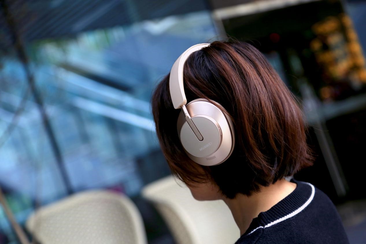 三期免息华为freebudsstudio头戴耳机开售