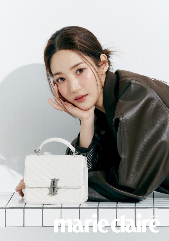 韩国女艺人朴敏英最新《嘉人》杂志写真曝光