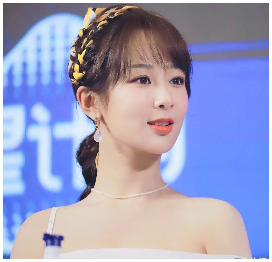 杨紫现在成功搭上了京圈,京圈有个高层还安排人进了她团队?__财经头条