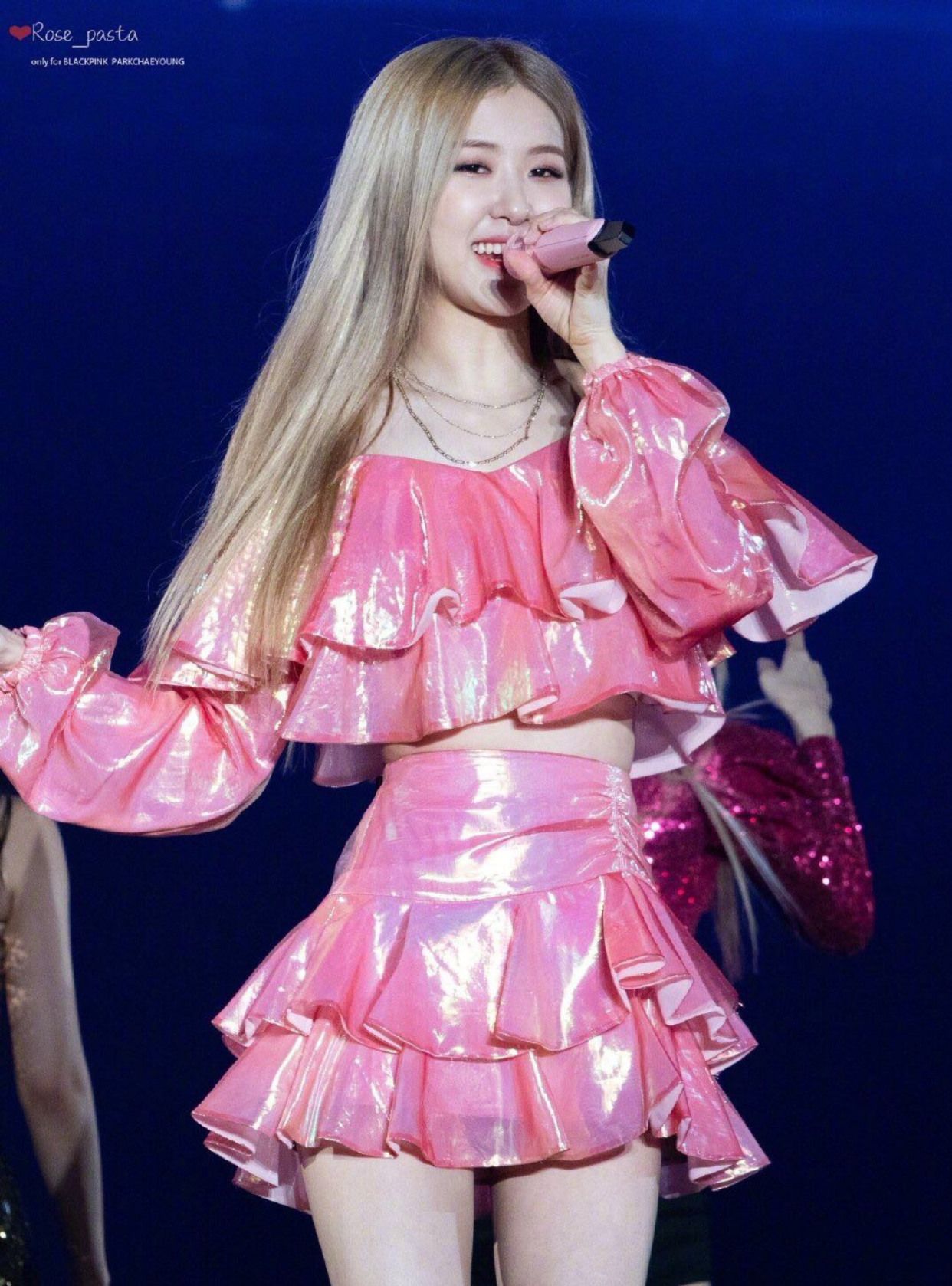 女爱豆粉色造型jennie金智妮 lisa jisoo金智秀rose朴彩英 裴珠泫