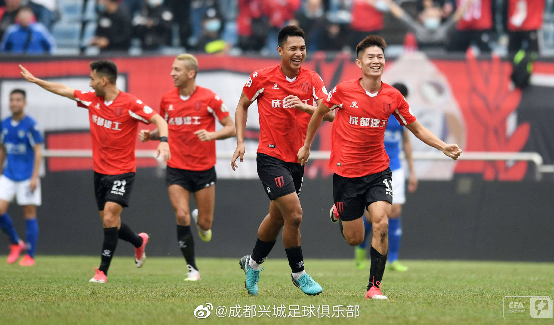 中甲第二轮成都兴城2:1泰州远大,唐淼最后时刻打进绝杀球_高清图集