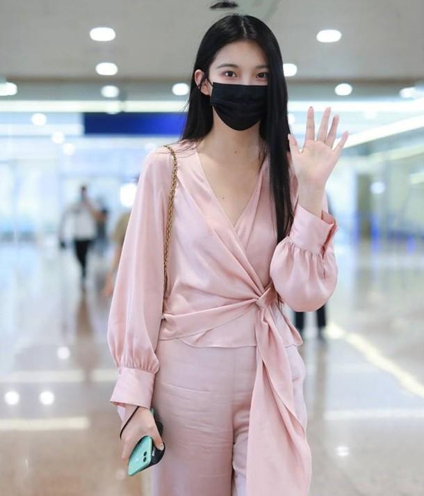 "淡黄的长裙"女主李熙凝,粉色一身又纯又甜,少女感十足_高清图集_新浪