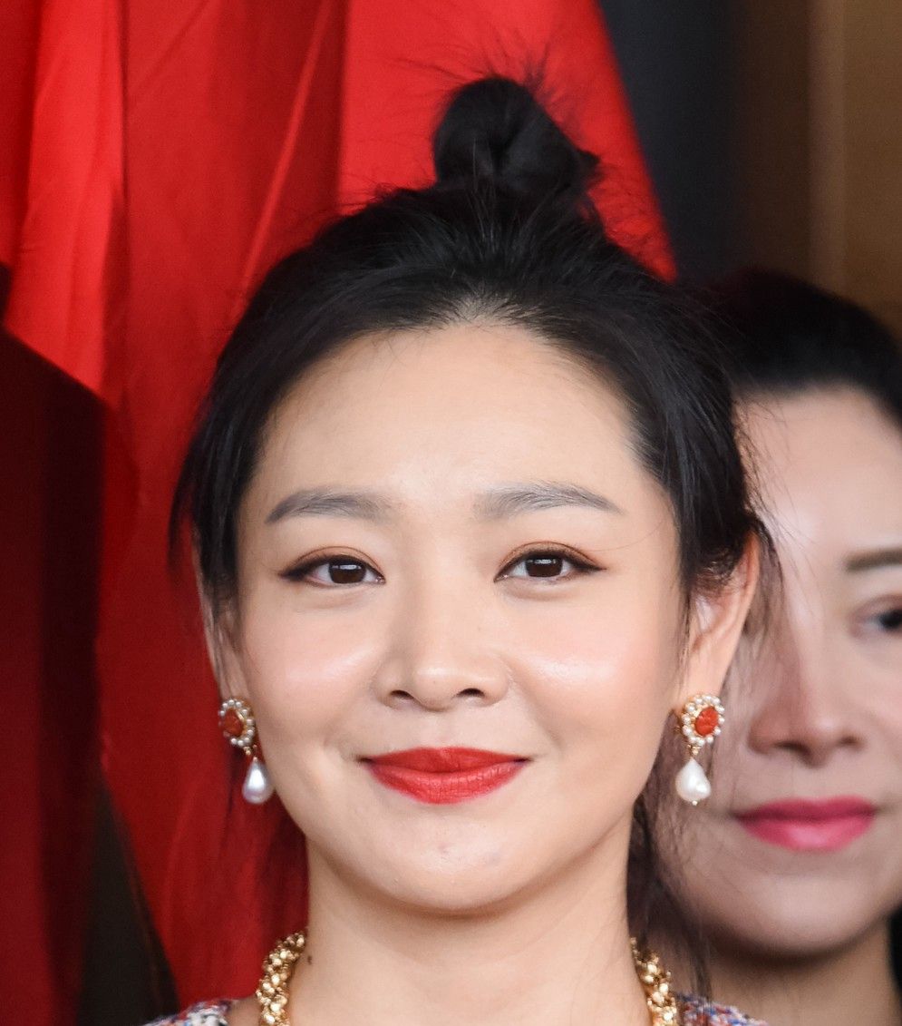 女神王维维气质超赞,独特的穿搭风格,女人味十足!_高清图集_新浪网