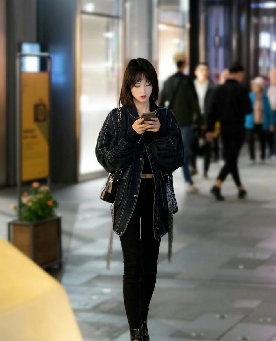个性小姐姐,一身黑色系穿搭,尽显出高冷女神范十足!_高清图集_新浪网