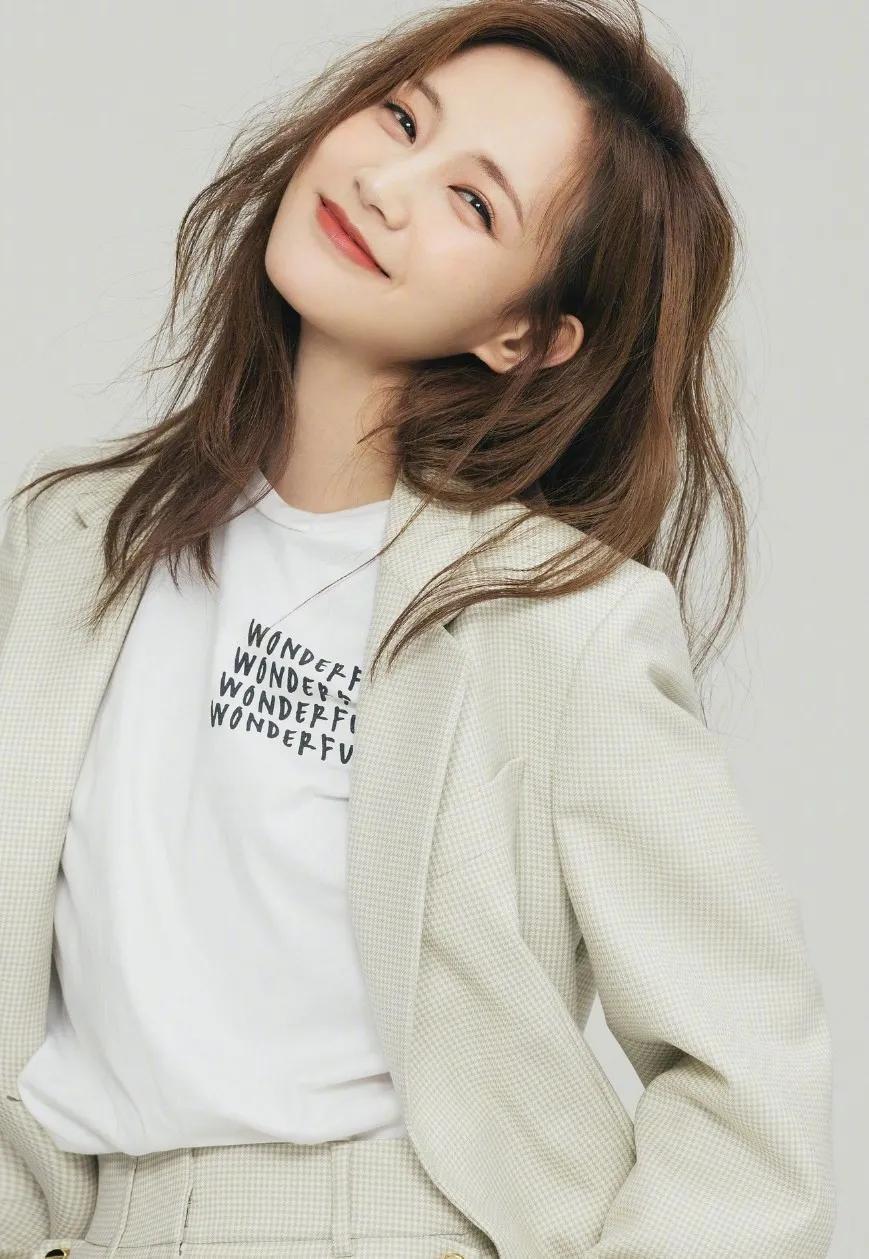 李一桐美照,美丽可爱!__财经头条