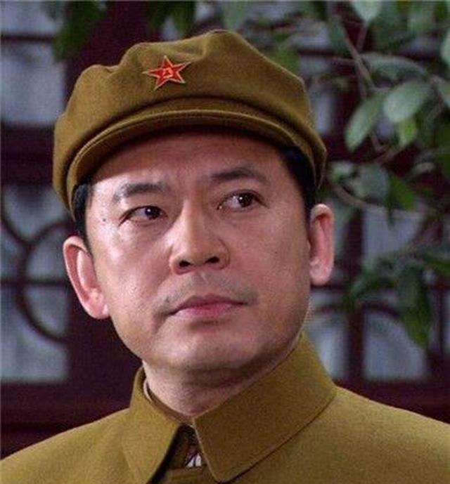 《亮剑》赵刚本是政委,却多了很多兼职