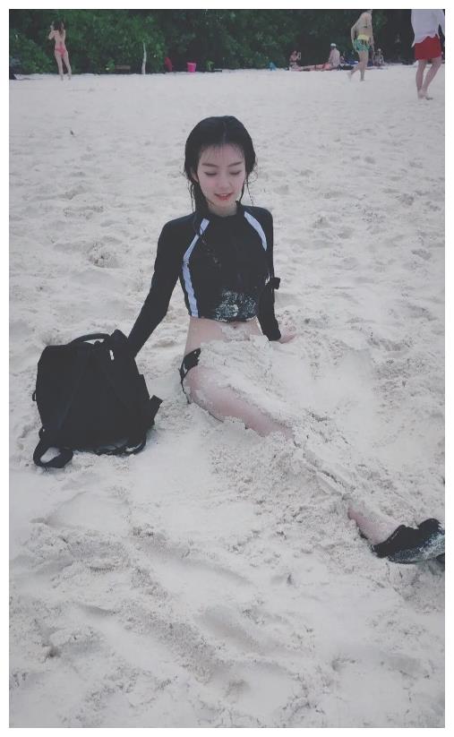 陈卓璇泳装照被扒出,身材姣好脸蛋清纯,网友:这变化也太大了吧