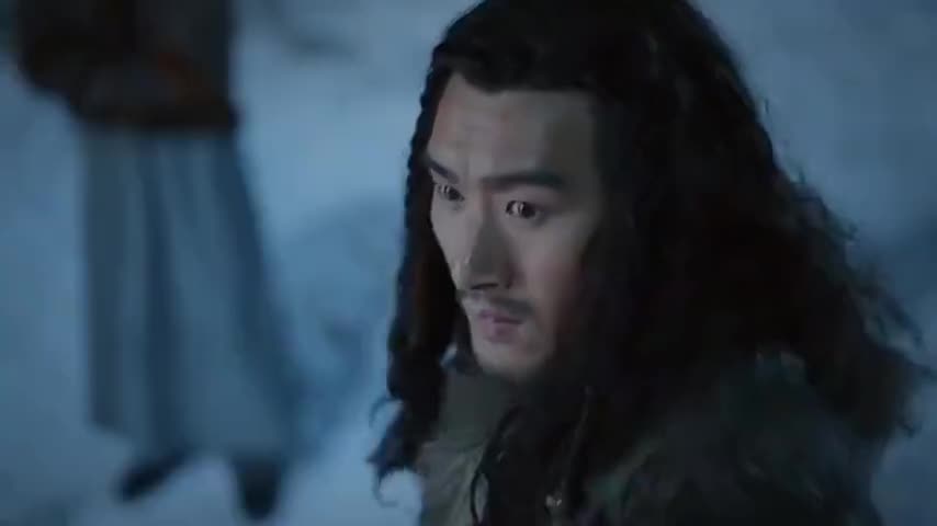 吕俊杰被一群狼团团围在中间，新狼王涅出现赶走了狼群救了他_新浪新闻