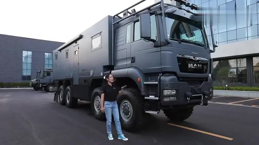 它只为越野而生诺马迪森8x8曼超级房车