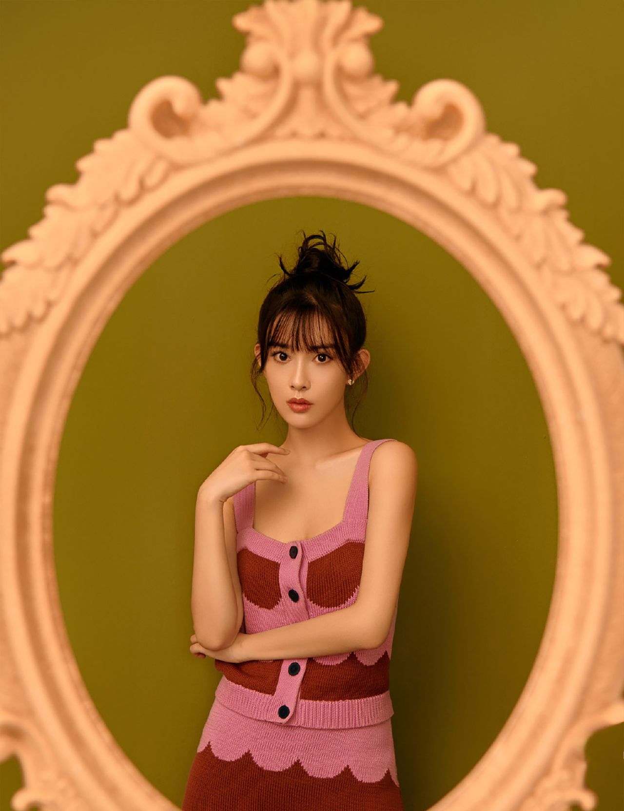 《陈情令》温情扮演者孟子义释出一组复古梦境唯美风尚大片!