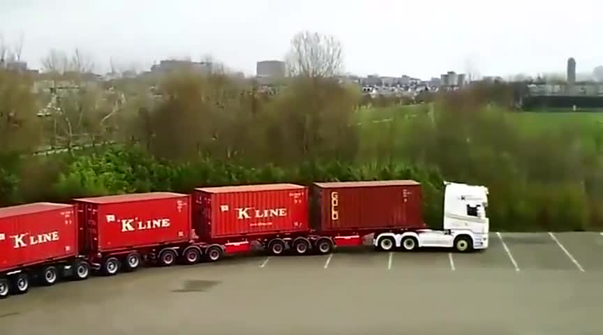 加长大货车司机霸气转弯,这个技术我给满分!