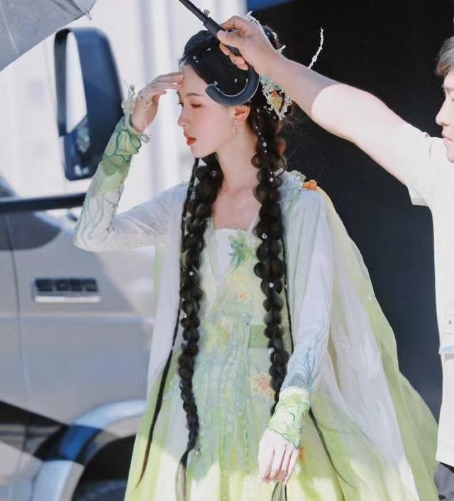 陈都灵《狐妖小红娘》古装路透，异族造型灵气，引起网友热议休闲区蓝鸢梦想 - Www.slyday.coM