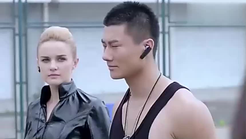 麻辣变形计:教官一声令下!美女立马脱外套!烈火神盾效率就是高